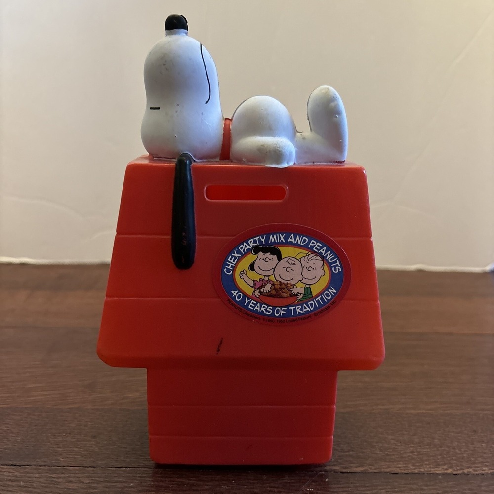 Vintage 60's  Peanuts Snoopy Red Doghouse Plastic Coin Piggy Bank Stopper Chex